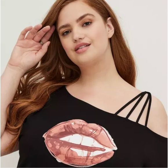 Torrid NWT Graphic Classic Fit Super Soft Off Shoulder Strappy Tee Size 1 - Picture 4 of 12